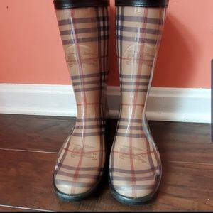 Burberry raining boots